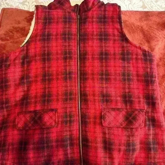Maurices women’s black and red buffalo sleeveless plaid vest sherpa lining 1x - Picture 1 of 11